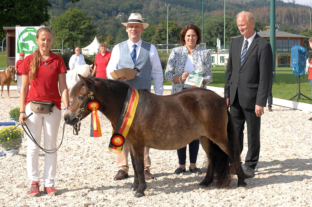 Bundessiegerin Prinzessin Paula mit von links Simone Glück Sieghard Schöneberg web