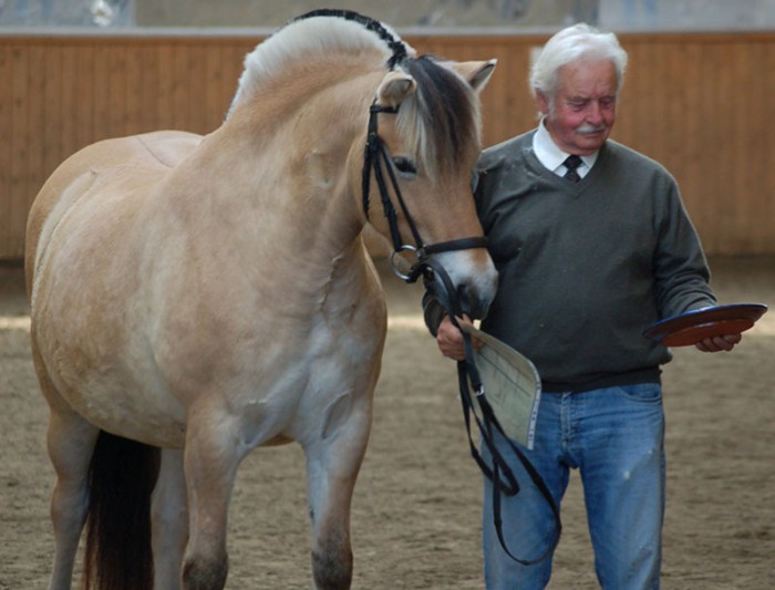 Siegerstute Lydissa mit ihrem stolzen Besitzer Hilmar