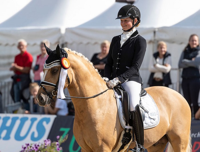 Casino Gold und Danica Duen gewinnen die Silbermedaille der 4-jährigen Stuten und Wallache