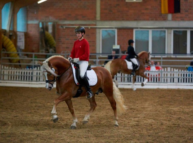 Pr.H.-Watzmann-mit-Helena-Paul-in-den-Farben-des-Verbandes