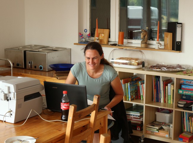 Simone Hinkelmann hatte die Meldestelle und die Ergebniserfassung voll im Griff