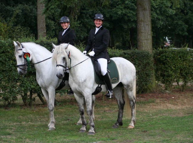 Sissi Wirth mit Kinzighausen Majesto und Johanna Schneider mit PB Haran Foto: Anja Schollmeier