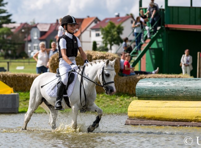 Lilly Klose mit Three B Harlequin